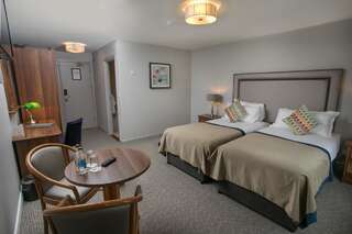 Отель Longcourt House Hotel Ньюкасл-Уэст Улучшенный номер с кроватью размера «king-size» или 2 отдельными кроватями-5