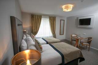 Отель Longcourt House Hotel Ньюкасл-Уэст Улучшенный номер с кроватью размера «king-size» или 2 отдельными кроватями-2